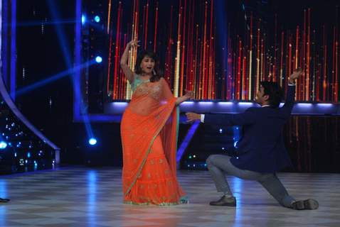Madhuri Dixit and Sushant Singh Rajput perform together