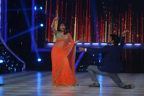 Madhuri Dixit and Sushant Singh Rajput perform together
