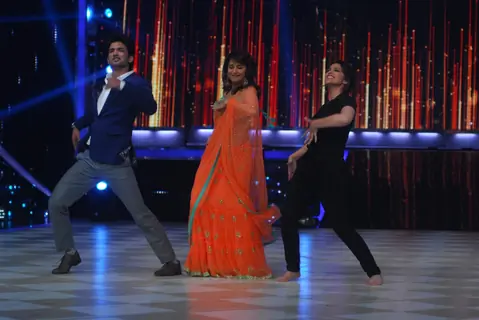 Madhuri Dixit,Sushant Singh Rajput and Parineeti Chopra perform together