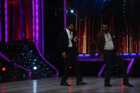 Ram Charan matches his moves with Remo D'souza  at Jhalak Dikhhla Jaa