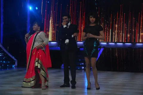 Bharti performs a gig at Jhalak Dikhhla Jaa while Ram Charan and Priyanka Chopra laugh along