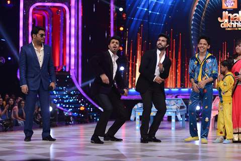 Manish Paul and Ram Charan perform together as others watch