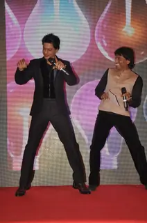Shahrukh Khan and Raju Shrivastav perform on hit number from Chennai Express