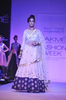 Lisa Haydon walks the ramp for Payal Singhal's Show at LFW 2013