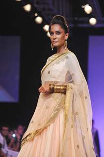 Lisa Haydon walks the ramp for Payal Singhal's Show at LFW 2013