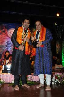 Anup Jalota and Sumeet Tappoo at the release of the album