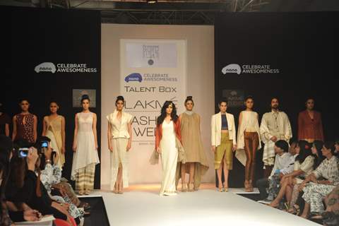 Mona Singh LAKME FASHION WEEK 2013