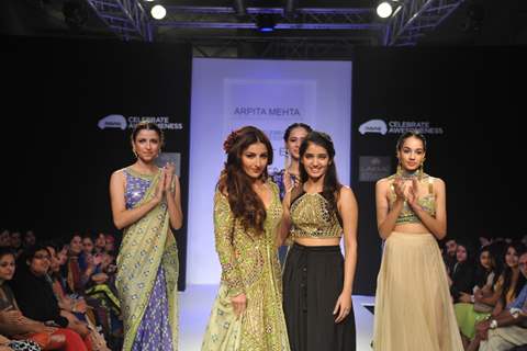 Soha Ali Khan with one of the designers from talent box at LAKME FASHION WEEK 2013