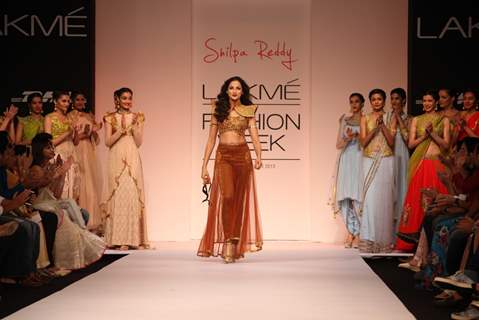 Shilpa Reddy with her own creations at LAKME FASHION WEEK 2013