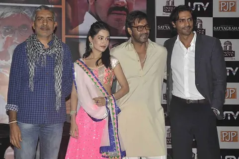 Prakash Jaha, Amrita, Ajay and Arjun Rampal at Satyagraha movie team during the promotion