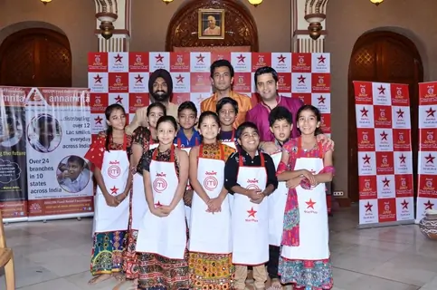 Chef Vikas Khanna, Chef Kunal Kapoor and Chef Jolly with the contestants inside the ISKON temple
