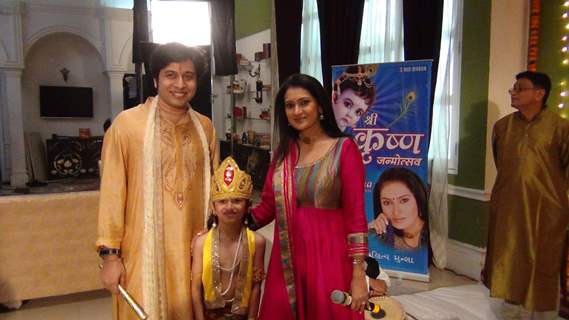 Lalitya Munshaw Celebrates Janmashtami on the sets of &quot;Maatha Bhare Manjula&quot;