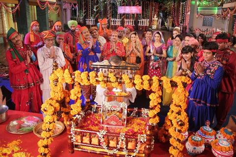 Taarak Mehta Ka Ooltah Chashmah team celebrating Janamastmi