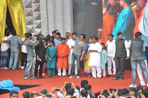 Shahrukh Khan takes part in Dahi Handi celebrations