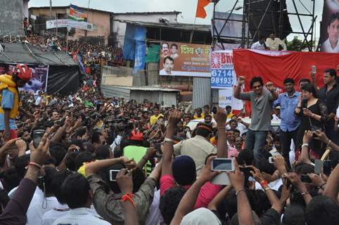 Shahrukh Khan performs for his fans at the celebration