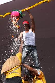 Arjun Rampal breaks the Dahi Handi