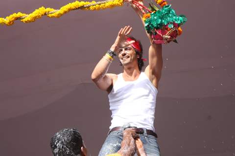 Arjun Rampal waves to the crowd at the Dahi Handi celebrations