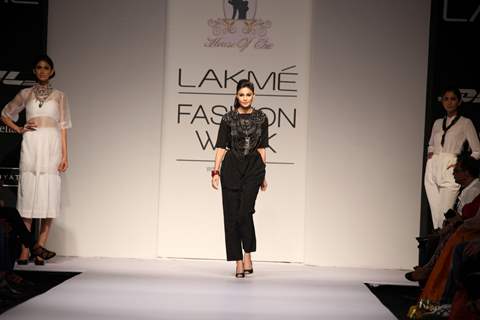 Puja Gupta at the LAKME FASHION WEEK 2013