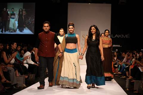 Prachi Desai showstopper at the SVA show by Sonam & Paras Modi at LFW