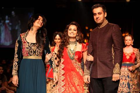 Dia Mirza was the showstopper at Shyamal & Bhumika show at LFW