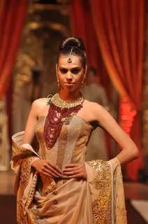 Vikram Phadnis Showcases His Bridal Couture