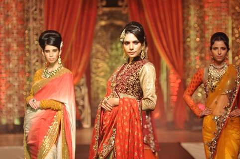 Vikram Phadnis Showcases His Bridal Couture