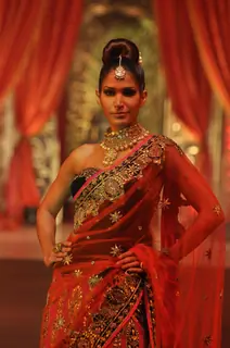 Vikram Phadnis Showcases His Bridal Couture
