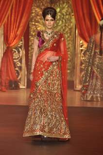 Vikram Phadnis Showcases His Bridal Couture