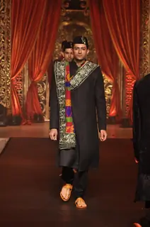 Vikram Phadnis Showcases His Bridal Couture