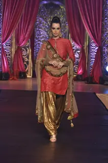Vikram Phadnis Showcases His Bridal Couture
