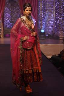 Vikram Phadnis Showcases His Bridal Couture