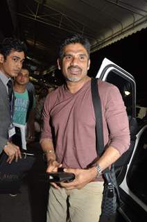 Suniel Shetty was seen at Mumbai Airport leaving for SAIFTA