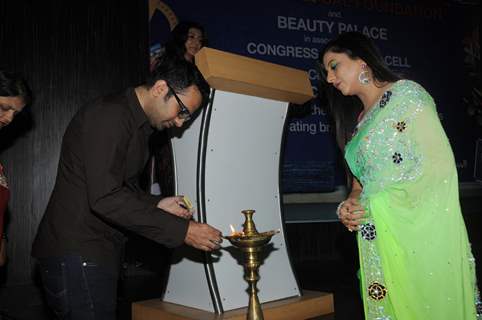 Rayed Merchant (Beauty Palace) along with Gurpreet Kaur Chadha lighting the Lamp at the event