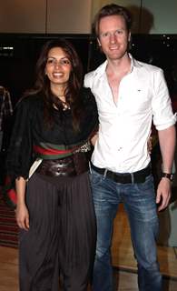 Shama Sikandar & Alex O' Neil were seen together at the Premier of Hollywood film Riddick