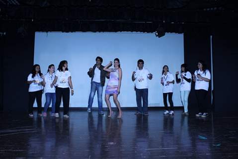 Aditi Rao Hydari & Shiv Pandit perform with the students at Mithibai College