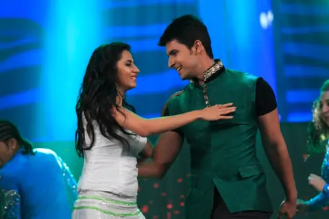 Ravi Dubey and Sargun Mehta performing at the SAIFTA Award ceremony