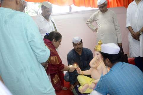 Nana Patekar celebrates Ganesh Chaturti with his family