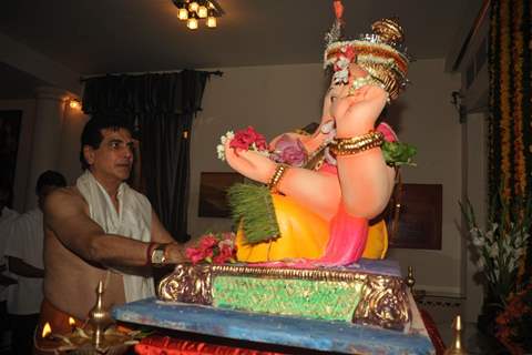 Jeetendra, seeks blessing of Lord Ganesha