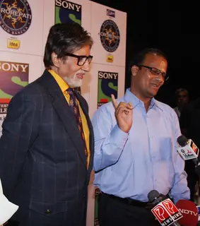 Amitabh Bachchan & the first Crorepati of KBC 2013 Mr Taj Mohammad Rangrez