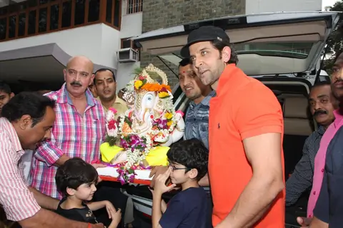 Hrithik Roshan and Rakesh Roshan during Ganpati Visarjan