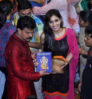 Pooja Chopra with some offerings to the LALBAGHCHA RAJA