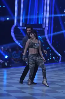 Hrithik performs with Lauren on Jhalak Dikhhla Jaa Super Finale