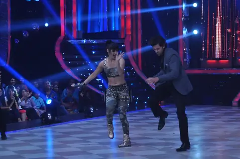 Hrithik performs with Lauren on Jhalak Dikhhla Jaa Super Finale