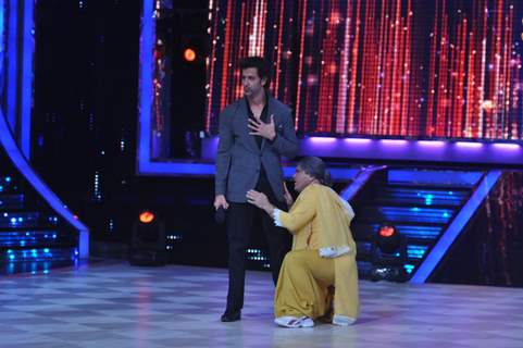 Hrithik performs with Ali Asgar on Jhalak Dikhhla Jaa Super Finale