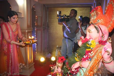 Divya Khosla performs an aarti at the Satynarayan Mahapooja at T-Series