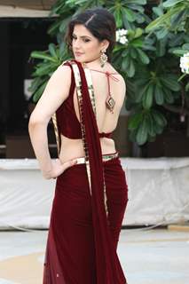 Zarine Khan in a Archana Kochar creation at the preview of the latest 'India Wedding Collection'
