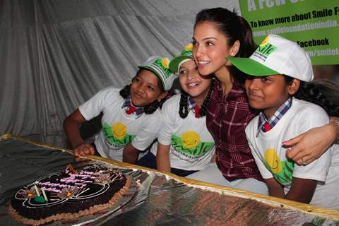 Eesha Koppikar celebrates her birthday with children of Smile Foundation