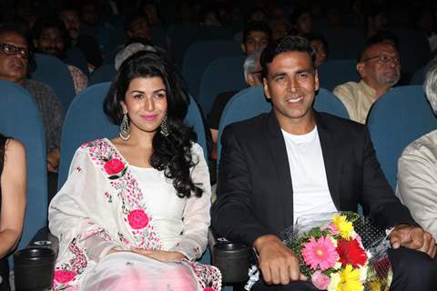 Nimrat Kaur & Akshay Kumar were at the Jagran Film Festival 2013