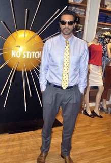 Arjun Rampal launches Arrow's stitchless shirt