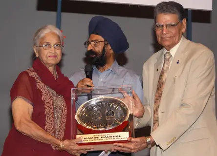 Kamini Kaushal felicitated by the Kalpana Chawala Excellence Award